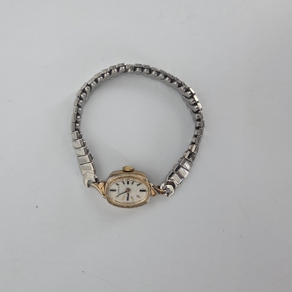 Vintage Timex Women\'s Gold Tone Oval Watch & Expansion Band - Mid-Century Style main image 4